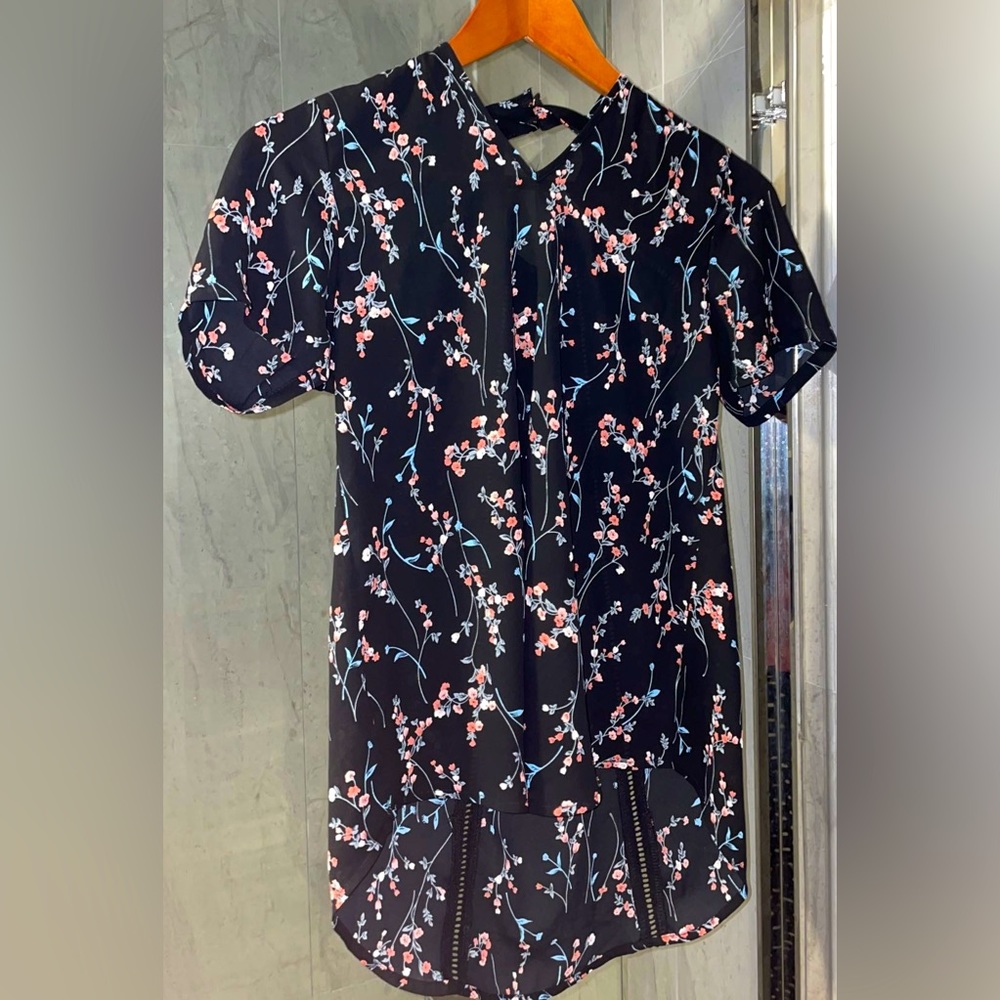 SIENNA SKY FLORAL BLOUSE, WOMEN’S SIZE XS